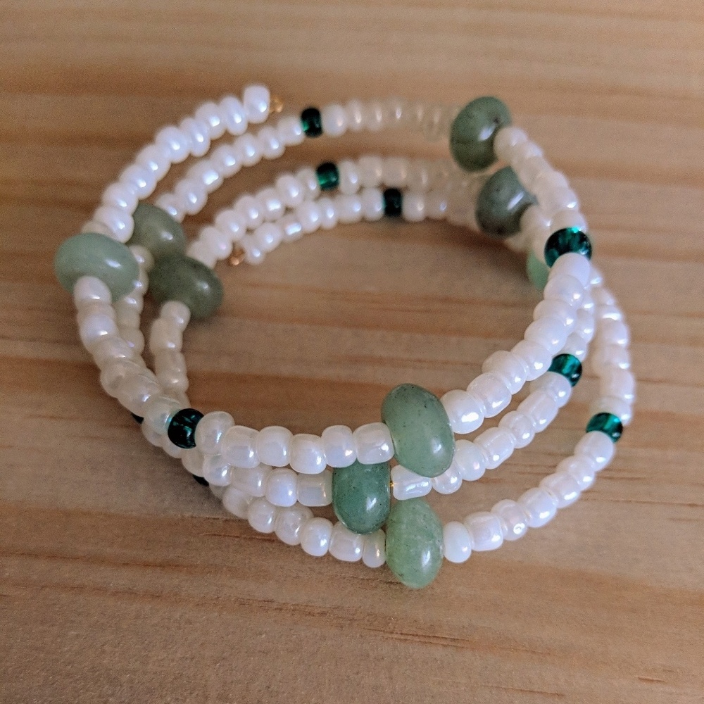 Beaded adjustable stackable bracelet - Picture 1 of 3